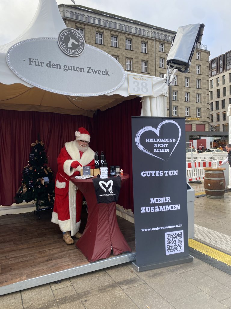 WEIHNACHTSMARKT CHARITY ZELT